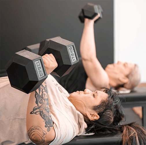 woman training with weights at BANTA Fitness
